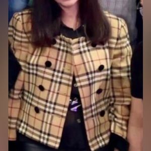 Fit Plaid jacket well made. Velour collar. Please check measurements.